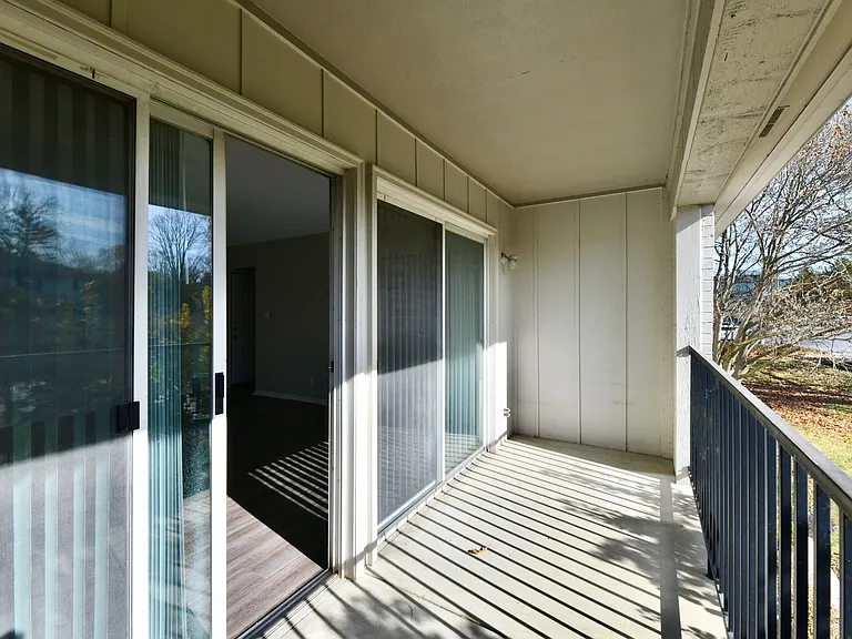 Park Lane Apartments — Photo 5