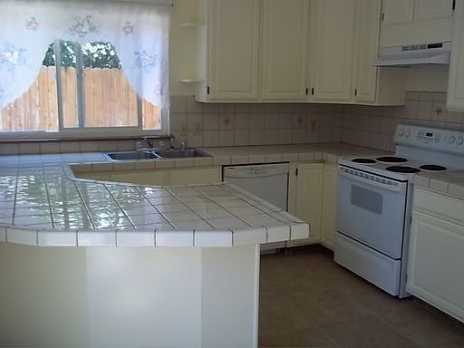 3rd image of 6 Ames Ct