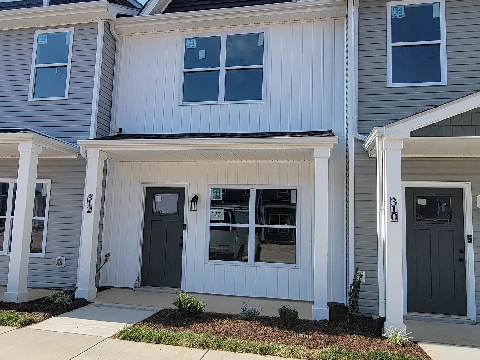 2 bed, 2.5 bath, 1353 sqft, $1,295 — Photo 1