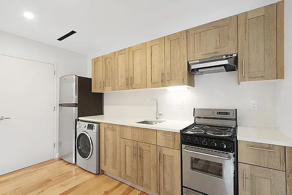 Rented by REZI | media 24