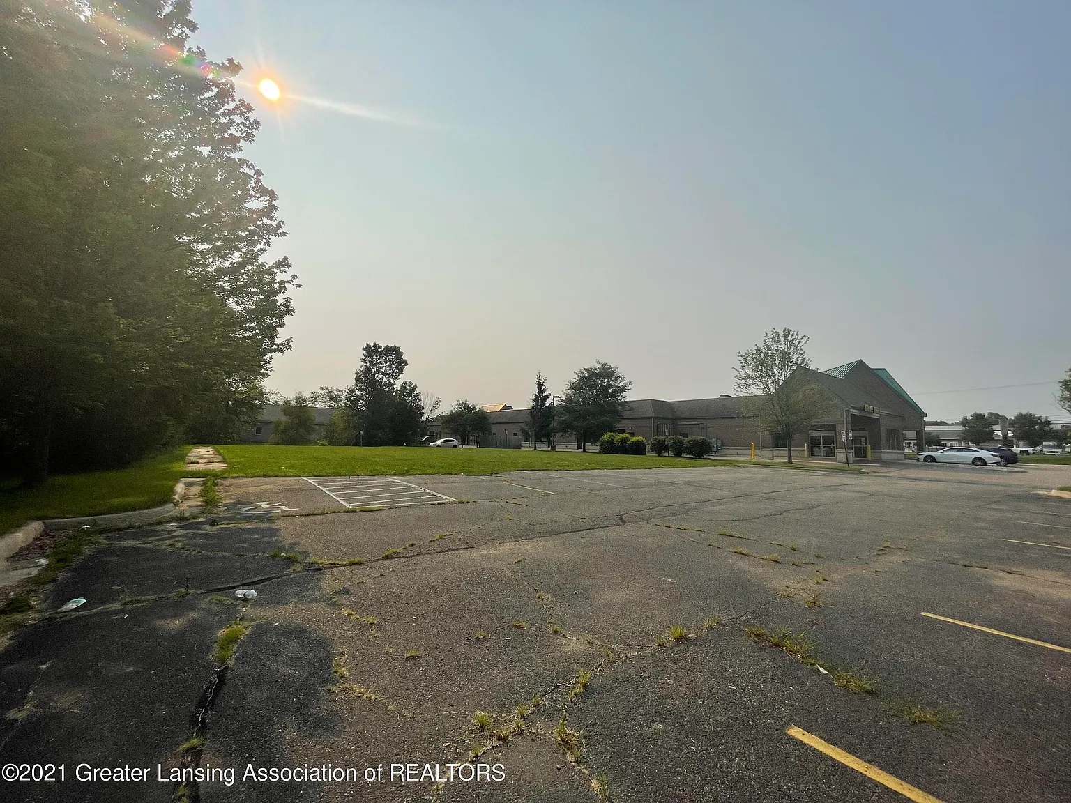 722 N Creyts Rd photo 1