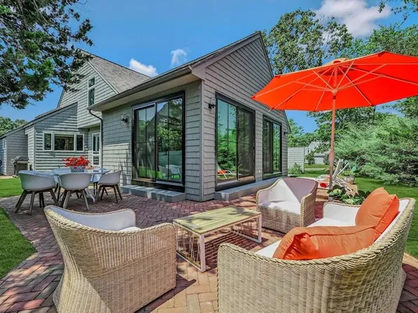64 Huckleberry Ln, East Hampton, NY 11937