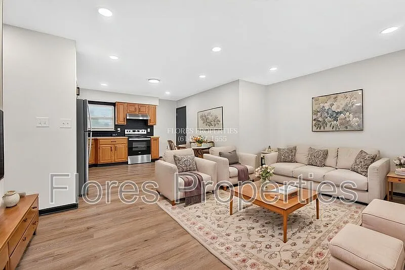 4 bed, 2.5 bath, 1416 sqft, $2,500 — Photo 3