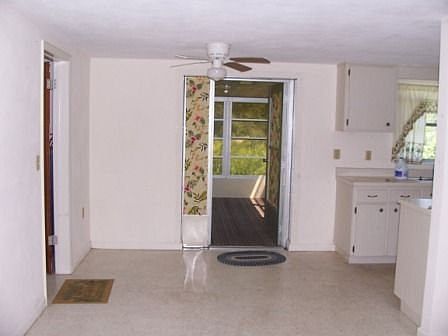 3rd image of 27 E Murray St