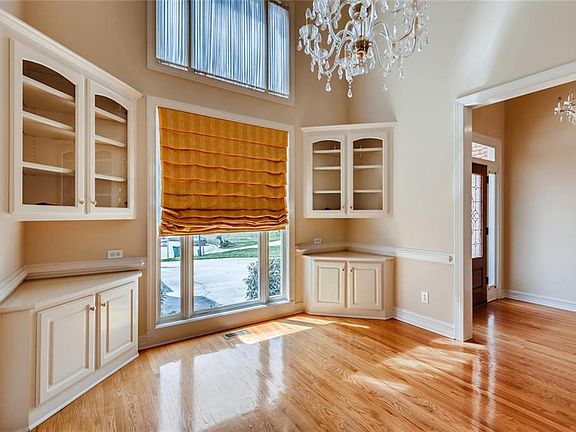 5th image of 525 Indian Acres Ct
