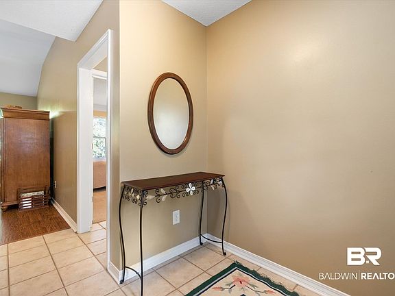 3rd image of 107 Kingswood Dr