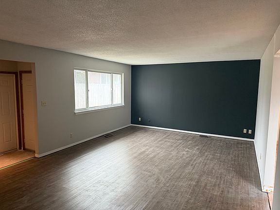 2nd image of 915 W Shenandoah Dr #915