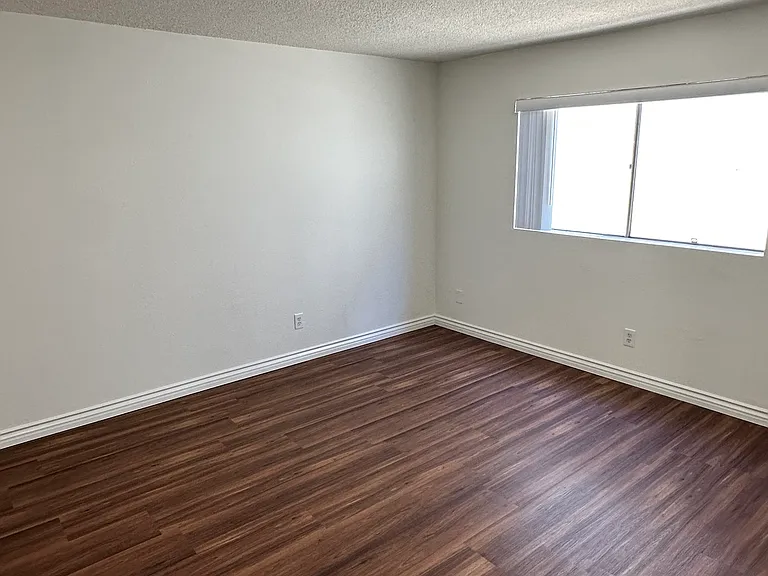 16205 Woodruff Ave — Photo 12