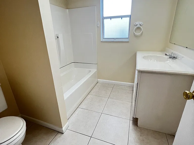 609 SE 23rd Pl #1 — Photo 9
