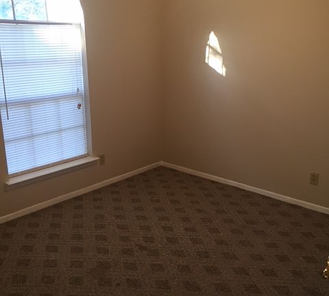 4th image of 5613 Macgregor Dr