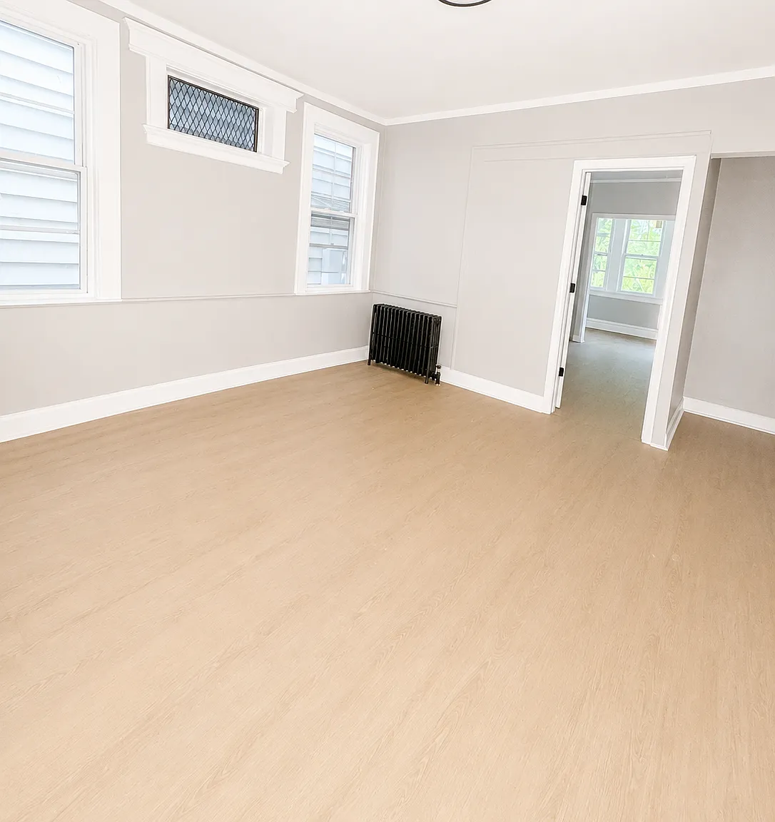 3 bed, 1000 sqft, $2,150 — Photo 3