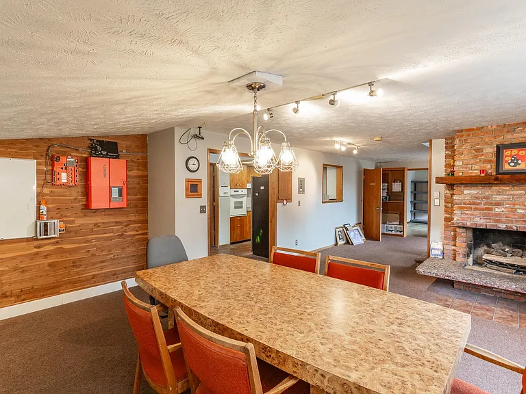 10623 E Montgomery Dr — Photo 8