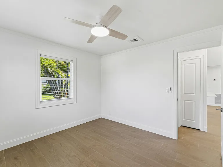 802 Lytle St — Photo 9