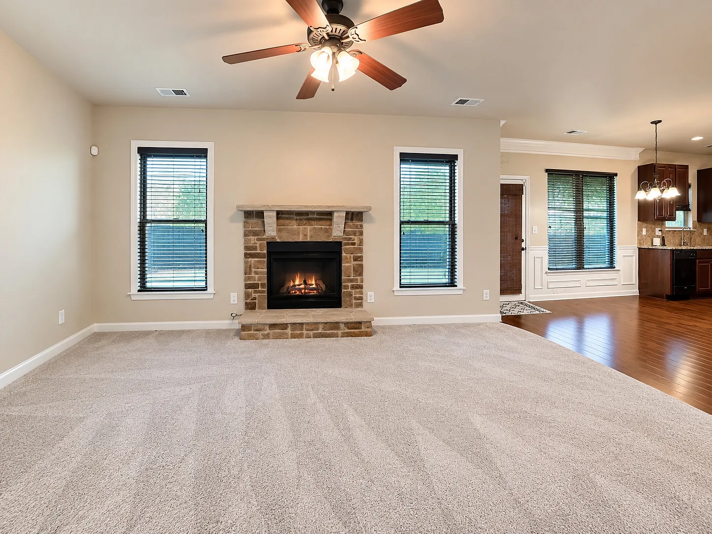 4 bed, 2834 sqft, $3,500 — Photo 3