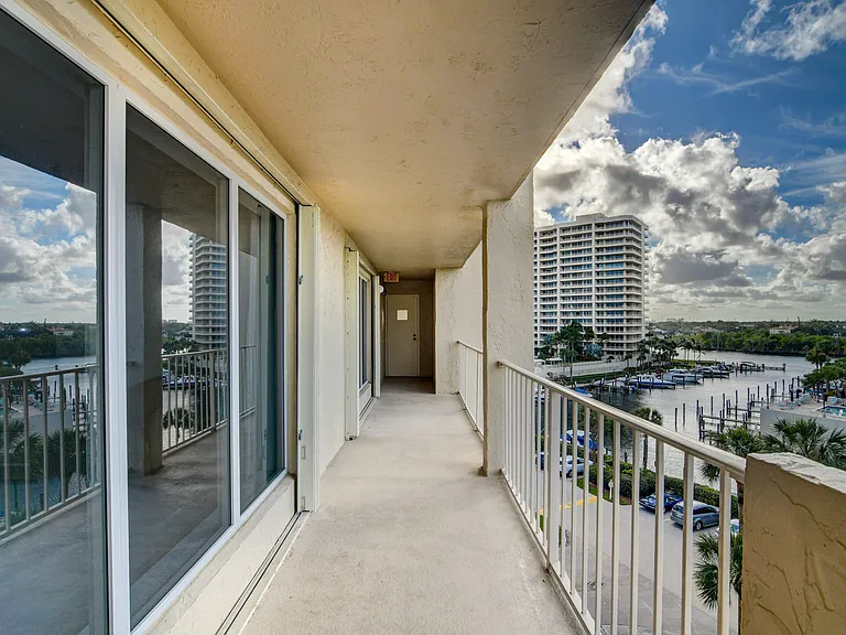 4301 N Ocean Blvd #507 — Photo 45