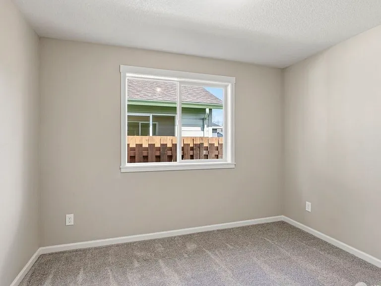 204 Douglas St — Photo 13