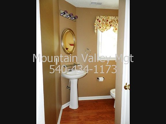 5th image of 908 Camelot Ln