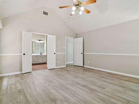 4th image of 711 Cottonwood Bend Dr