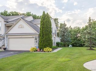 26736 Kirkway Cir, Woodhaven, MI