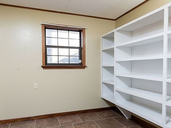 5th image of 1004 Bayou Blue Rd