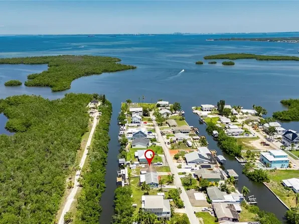 825 Seabreeze Dr, Ruskin, FL 33570