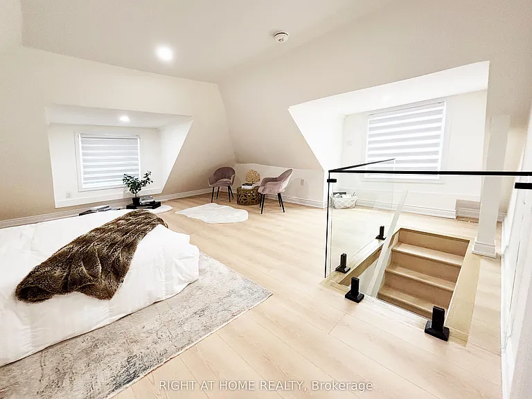 11 Holton Ave N #UPPER — Photo 32