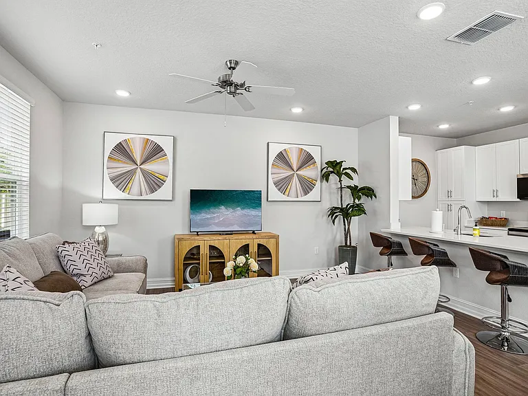 Lake Tavares Apartments — Photo 13