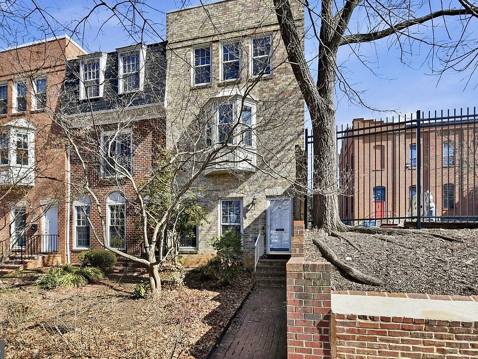 1st image of 414 3rd St SE