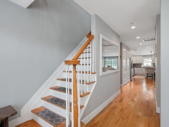 4th image of 28 Sagamore Rd