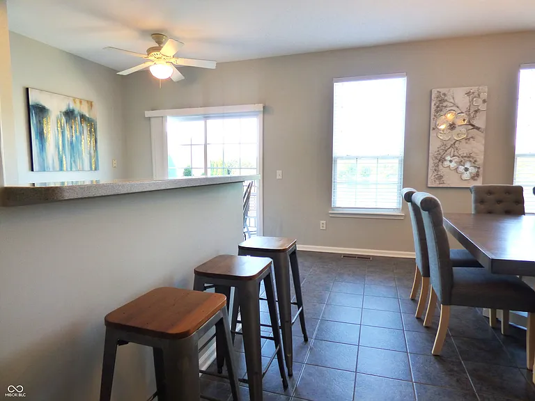 5677 Trammel Ct — Photo 2