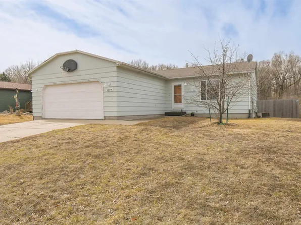 1019 N Homestead Cir, Sioux Falls, SD 57103