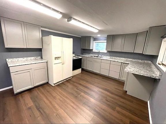 4th image of 709 E Jackson St
