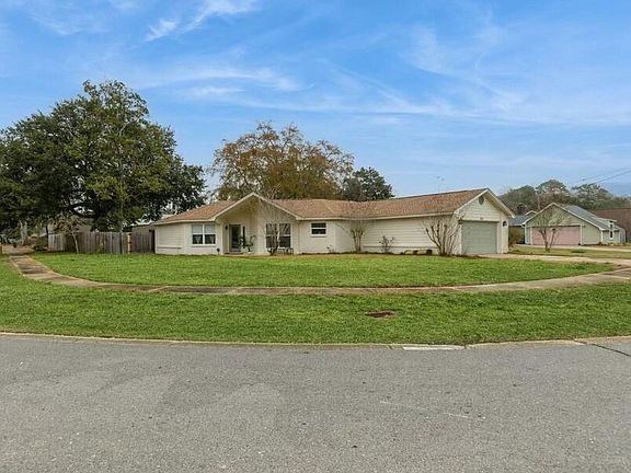 2nd image of 1147 Pin Oak Cir