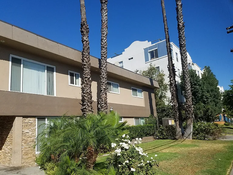 Sepulveda Apartments — Photo 33