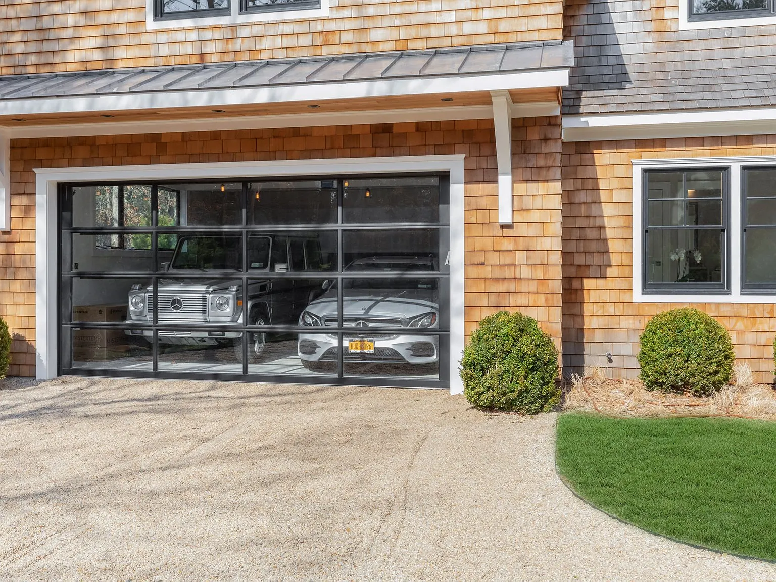 Luxury Modern Transitional Home — Photo 3