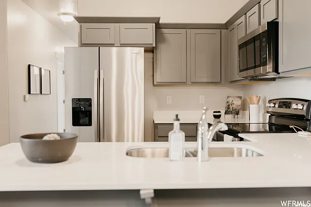 69 W Silver Springs Dr — Photo 2