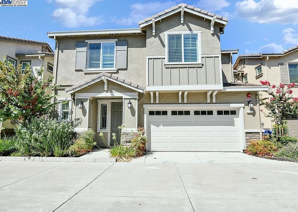1st image of 7 Belle Harbor Cir