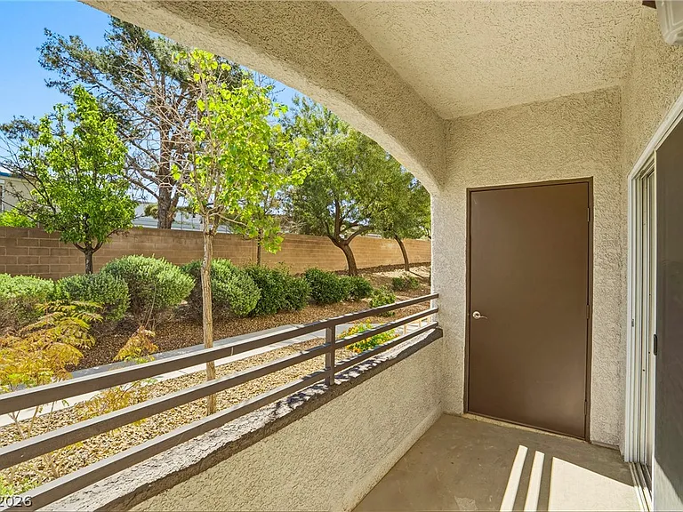 2291 W Horizon Ridge Pkwy #13175 — Photo 18