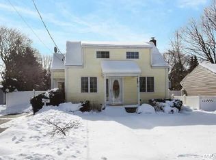 611 10th Ave, East Northport, NY 11731
