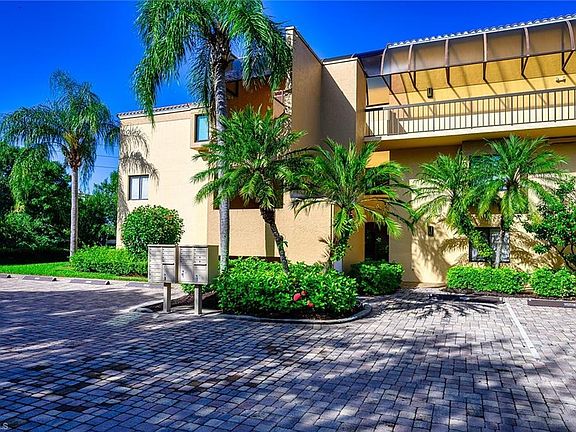 5th image of 592 Beachwalk Cir APT 205