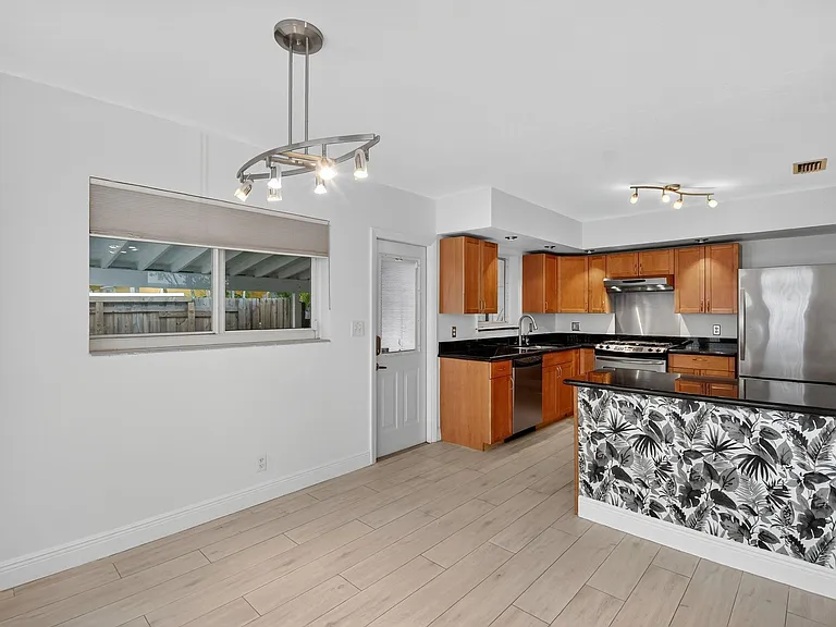 1606 NE 15th Ave #1606 — Photo 8