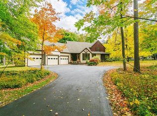 195 Woodland Rd, Pittsford, NY 14534