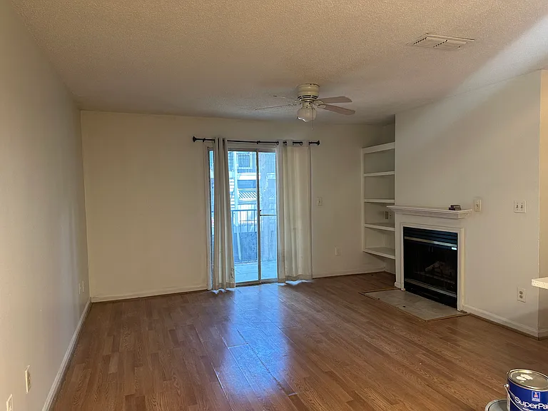 303 Granville Ct #303 — Photo 5