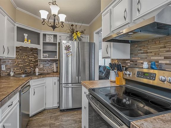 5th image of 416 Summit Dr