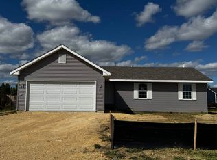 203 Autumnwood Ln, Davis Junction, IL 61020