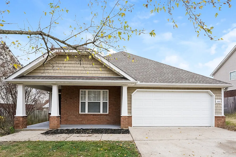 3 bed, 2.0 bath, 1656 sqft, $2,590 — Photo 1