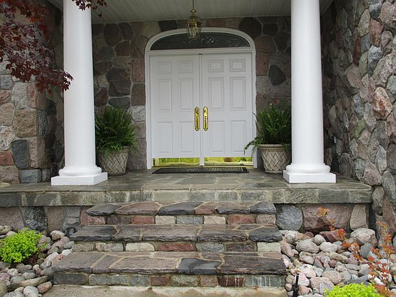 2nd image of 902 Fairway Dr