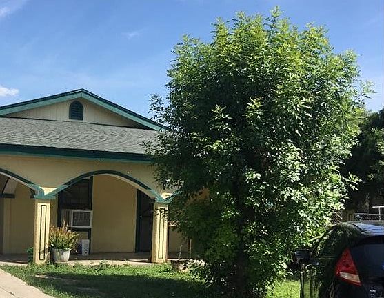 5th image of 1028 Mariza St