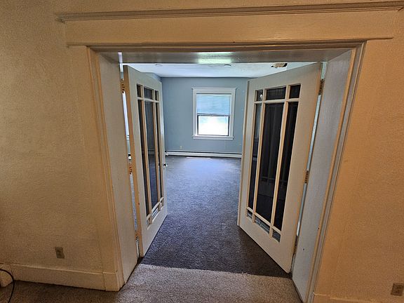 2nd image of 146 Lee St APT 1