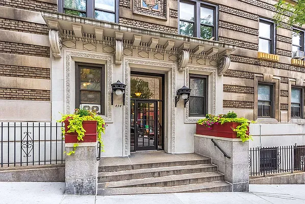 Rented by Bizzarro Agency | media 20